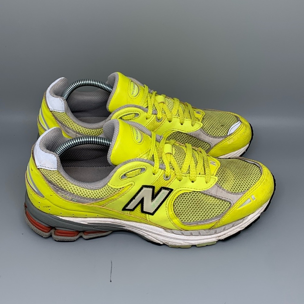 New Balance 2002R Sulpher Yellow Running Shoes M2002RLC Men’s Sz 9